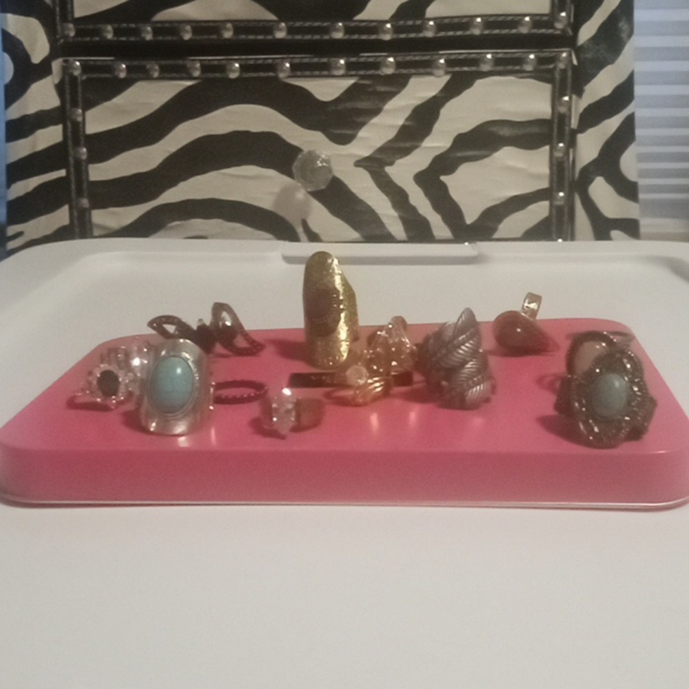 Women's Ring lot sizes 6, 7 & 8.